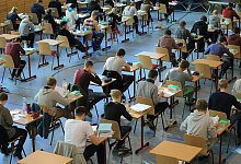 Sch&uuml;ler bei den Abiturpr&uuml;fungen - Foto: Jens Wolf