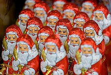 Schoko-Weihnachtsm&auml;nner - Henning Kaiser/dpa