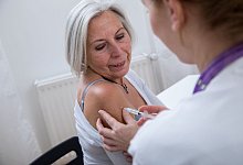 Eine Frau beim Arzt - Christin Klose/dpa-tmn