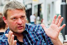 Ein Text lebt im Interpreten: Dirk Schelpmeier schreibt Songtexte &ndash; f&uuml;r sich selbst und f&uuml;r andere. - Foto: Preuss