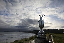 Claret-Troph&auml;e - Foto: Peter Morrison/AP/dpa