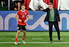 Trainer Ralf Rangnick (r) und Christoph Baumgartner - Hendrik Schmidt/dpa