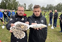 Sportplatz Lieme voll Müll - 1 - Till Brand