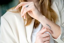 Tattoo aus dem Urlaub - Foto: Zacharie Scheurer/dpa-tmn