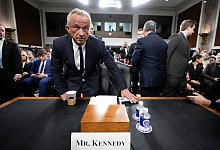 Robert F. Kennedy Jr. vor Finanzausschuss des Senats - Ben Curtis/AP/dpa