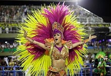Stra&szlig;enkarneval in Rio - Foto: Leo Correa/AP/dpa