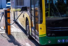 Elektro-Busse im Überland-Einsatz - Jens Büttner/dpa