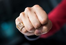 Dollarzeichen - Alexander Heinl/dpa-tmn