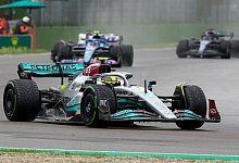 Lewis Hamilton sieht keine Titelchancen mehr. - Luca Bruno/AP/dpa