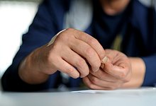 Anzeichen f&uuml;r Parkinson - Foto: Britta Pedersen