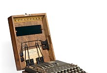 Seltene Nazi-Verschl&uuml;sselungsmaschine versteigert - ---/Christie\\\'s images Ltd 2025/dpa