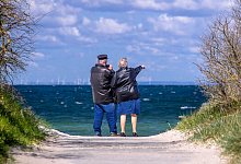 Rentner am Meer - Jens Büttner/dpa-Zentralbild/dpa