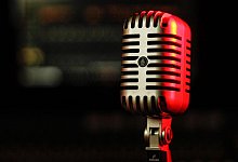 old-microphone-6279517 - Pixabay/prfabioantunes