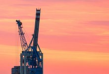 Hamburger Hafen - Daniel Bockwoldt/dpa