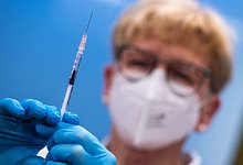 &Auml;rzte impfen - Jens B&uuml;ttner/dpa-Zentralbild/dpa