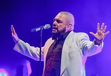 Marian Gold singt auf der Bühne. - Markus Scholz/dpa/Archivbild