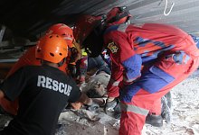 Internat in Indonesien eingestürzt - Trisnadi/AP/dpa