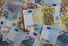 Geld - Foto: Bernd W&uuml;stneck/dpa/Illustration