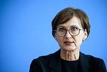 Forschungsministerin Bettina Stark-Watzinger (FDP) sagt weitere F&ouml;rderungen bestimmter Projekte nach Protesten aus der Wissenschaft zu. - Bernd von Jutrczenka/dpa