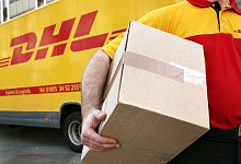 Das Versenden eines kleinen 2-Kilogramm-Pakets kostet demnächst 50 Cent mehr als bisher. - picture alliance / dpa