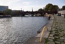 Schulklasse hilft - Mann und Hund aus der Spree gerettet - Paul Zinken/dpa