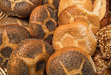 Br&ouml;tchen beim B&auml;cker - Peter Kneffel/dpa