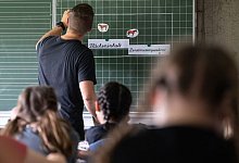 Unterricht an der Grundschule - Marijan Murat/dpa