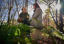 Kr&auml;uterp&auml;dagogin Nadine Albers - Klaus-Peter Kappest/Schmallenberger Sauerland Tourismus/dpa-tmn