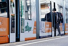 Stra&szlig;enbahn - Uwe Anspach/dpa