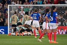 Deutschlands Spielerinnen jubeln nach dem Abpfiff. - Sebastian Gollnow/dpa