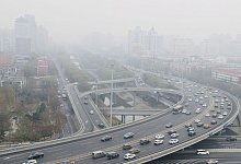 Starker Smog &uuml;ber Peking. Dass sich das Klima sich durch Menschenhand katastrophal ver&auml;ndert, steht fest. Nun geht es um die Folgen und welche Anpassungen f&uuml;r Mensch und Natur n&ouml;tig sind. - Song Jiaru/Sipa Asia/SIPA Asia via ZUMA Press Wire/dpa