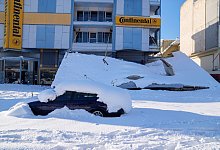 Schnee in Griechenland - Foto: Thanassis Stavrakis/AP/dpa