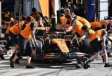 Lando Norris und seine McLaren-Crew - Marco Bertorello/Pool AFP/AP/dpa