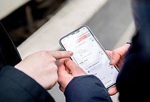 Online Bahnverbindung checken - Zacharie Scheurer/dpa-tmn