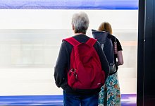 Arbeiten im Alter - Julian Stratenschulte/dpa