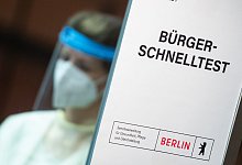 Schnelltests im Corona-Testzentrum - Foto: Christophe Gateau/dpa