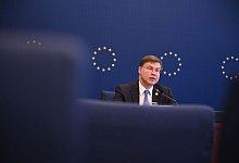 Valdis Dombrovskis in China - Johannes Neudecker/dpa