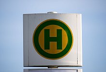 Haltestelle f&uuml;r Busse - Sebastian Gollnow/dpa