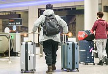 Testpflicht f&uuml;r Einreisende aus China - Frank Rumpenhorst/dpa