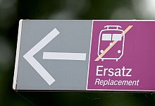 Ersatzverkehr - Oliver Berg/dpa