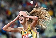 Konstanze Klosterhalfen aus Deutschland jubelt &uuml;ber die Goldmedaille. - Sven Hoppe/dpa