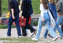 Jugendliche mit Alkohol - Gerald Matzka/dpa
