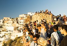 Telefonate, SMS und Daten: Im Urlaub sollte man die Kosten im Blick behalten. Nicht &uuml;berall ist die Handynutzung geb&uuml;hrenfrei. - Philipp Laage/dpa-tmn