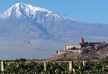 Kloster Khor Virap mit dem Berg Ararat im Hintergrund - Andreas Drouve/dpa-tmn