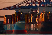 Containerterminal - Christian Charisius/dpa