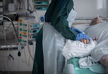 Corona-Infektionen - Foto: Fabian Strauch/dpa