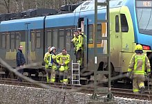 Zugverkehr lahmgelegt - Foto: -/Nord-West-Media TV/dpa