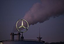 Mercedes-Benz Logo - Bernd Weißbrod/dpa