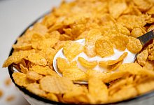 Cornflakes in einer Schale - Zacharie Scheurer/dpa-tmn/dpa