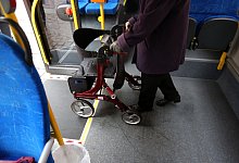 Rollatortraining im Bus - Bernd Wüstneck/dpa-Zentralbild/dpa-tmn